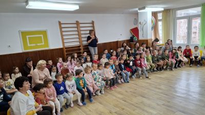Куклен театър в ДГ "Изворче" - ДГ Изворче - Девин